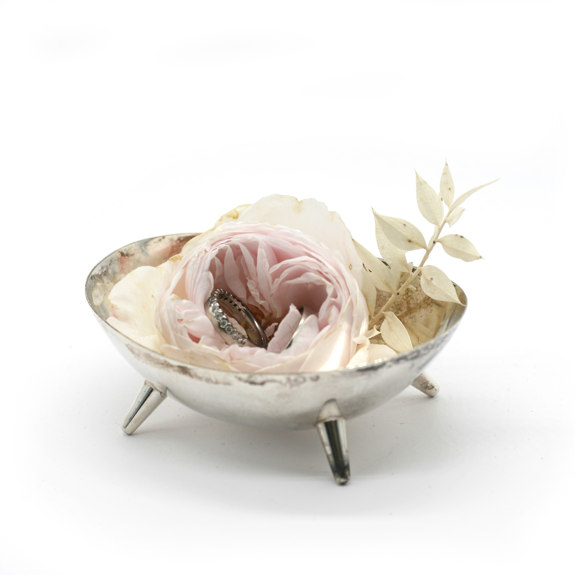 ringschale-mieten-oval-silber-03 Oval ring bowl on small feet, genuine silver-plated