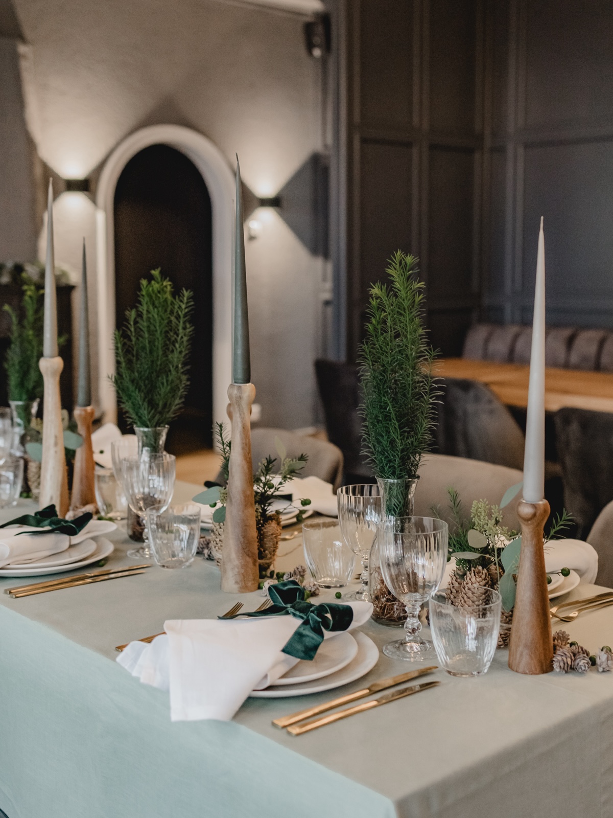 Linen table runner SAGE GREEN - 40 x 250 cm Linen table runner SAGE GREEN - 40 x 250 cm