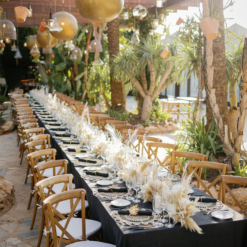 Schwarze Tischdecke – Detailaufnahme der edlen Leinenstruktur für exklusive Events Schwarze Tischdecke mieten – Detailansicht der hochwertigen Leinenstruktur für elegante Events, Gala-Dinner und Hochzeiten.