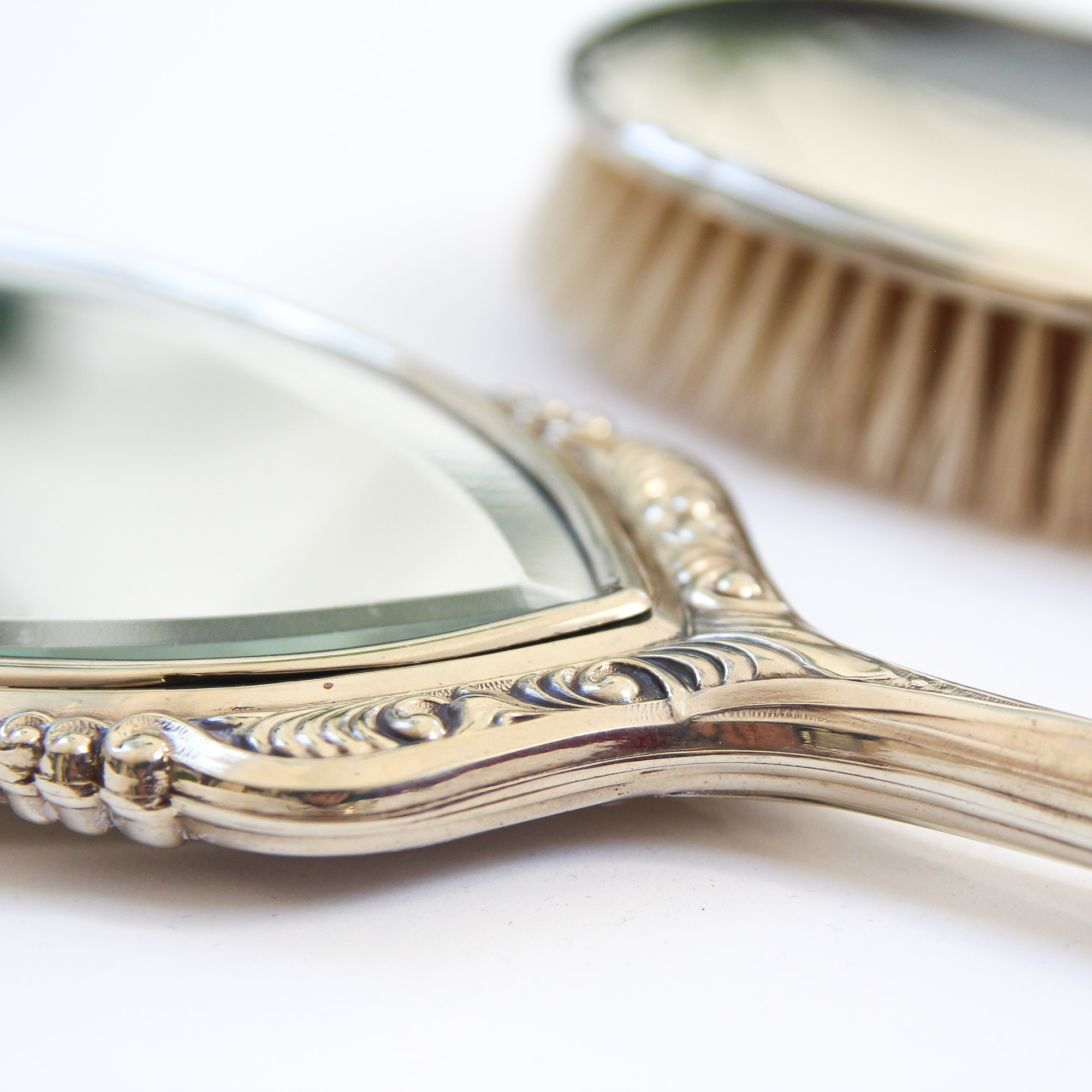antikes-frisierset-silber-mieten-4 Antique hairstyling set silver for boudoir shoot or getting ready