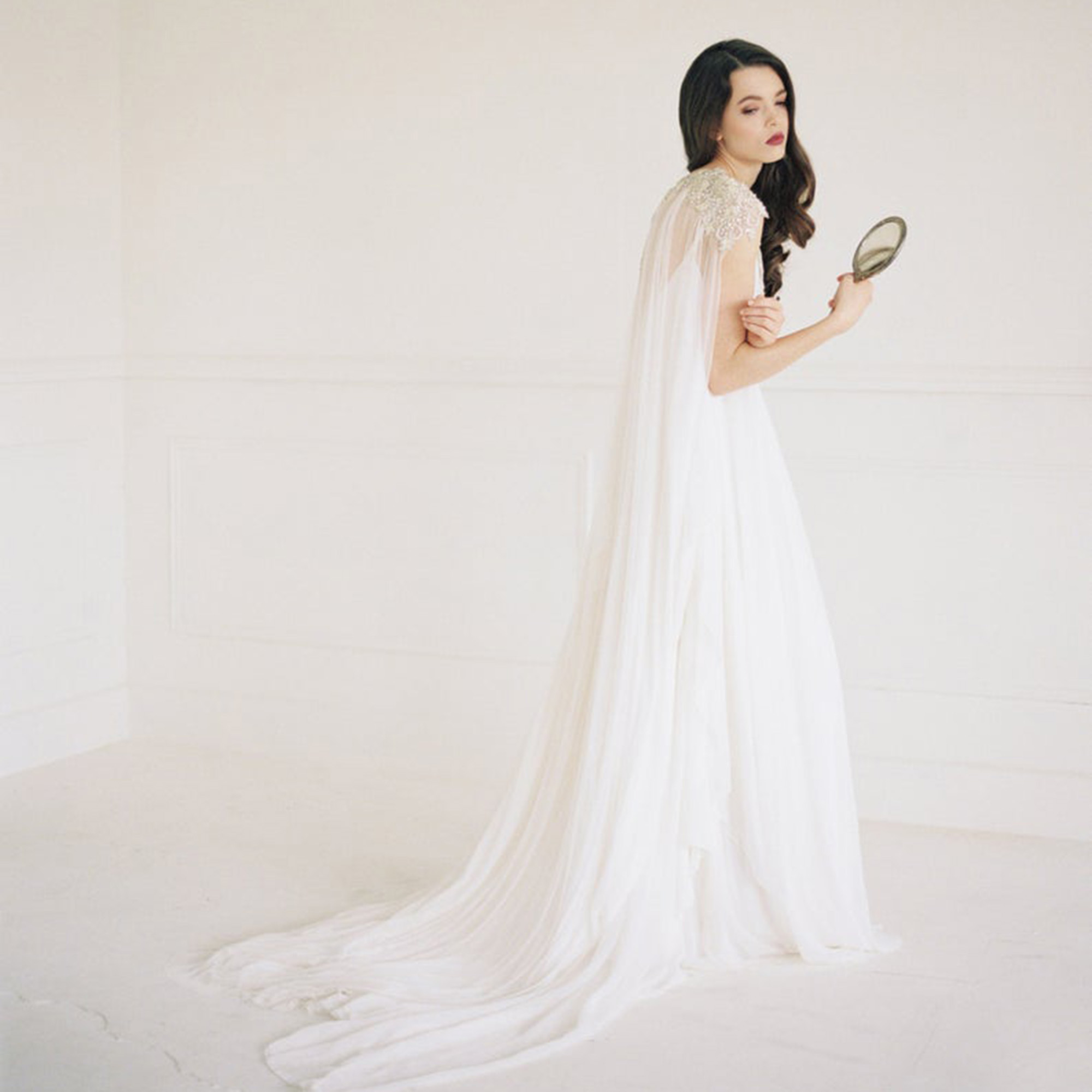 gibson-bespoke-brautumhang-schleier-bridal-cape-lakshmi-10 Gibson Bespoke hand-embroidered bridal cape LAKSHMI