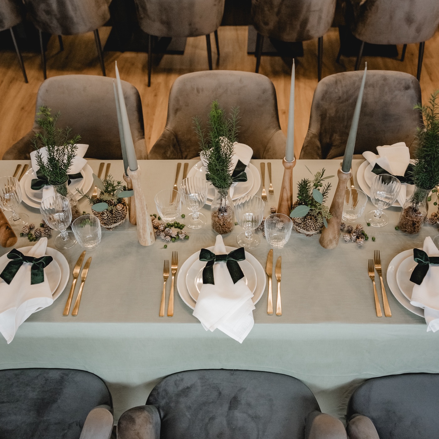 Linen table runner SAGE GREEN - 40 x 250 cm Linen table runner SAGE GREEN - 40 x 250 cm