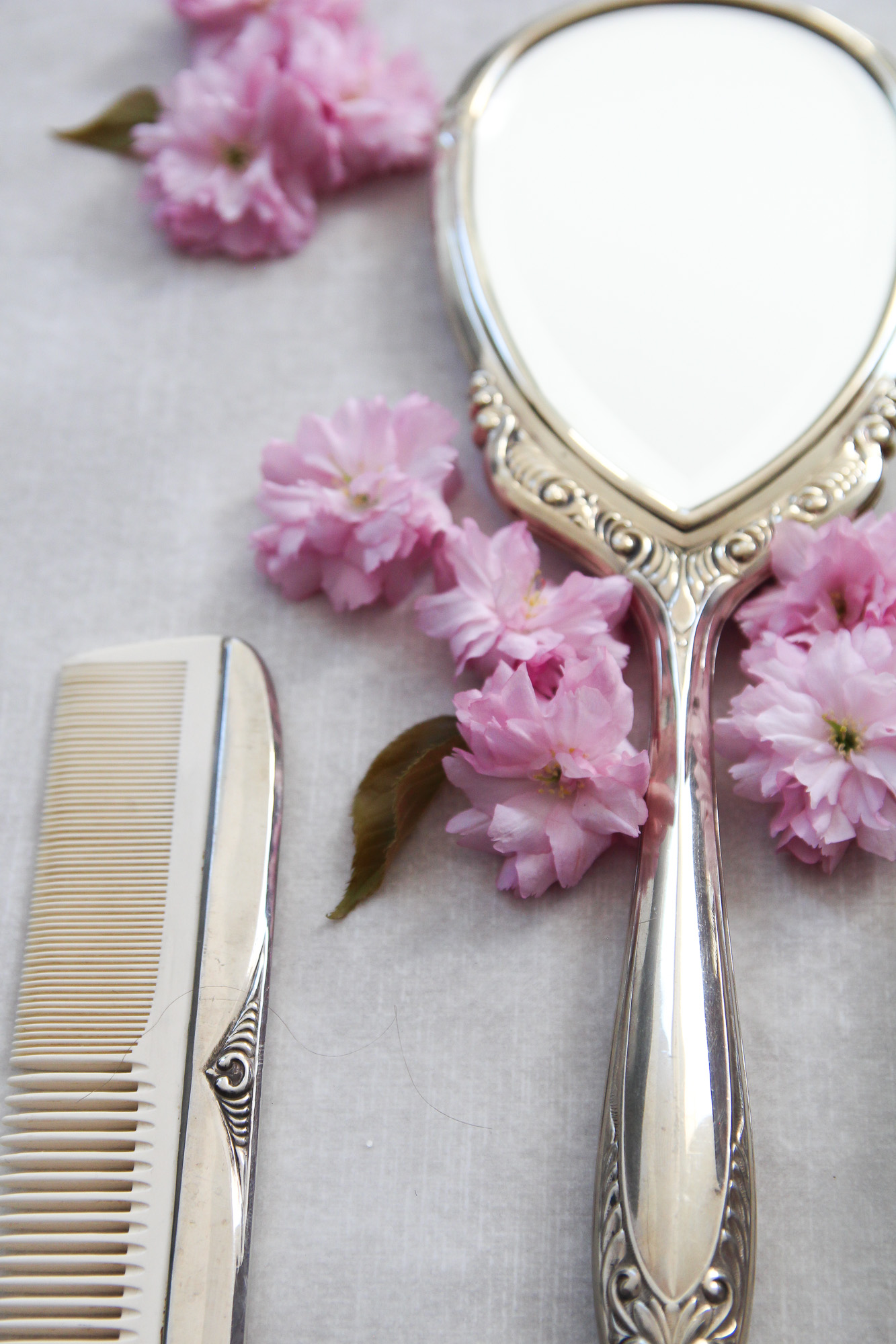 antikes-frisierset-silber-mieten-3 Antique hairstyling set silver for boudoir shoot or getting ready
