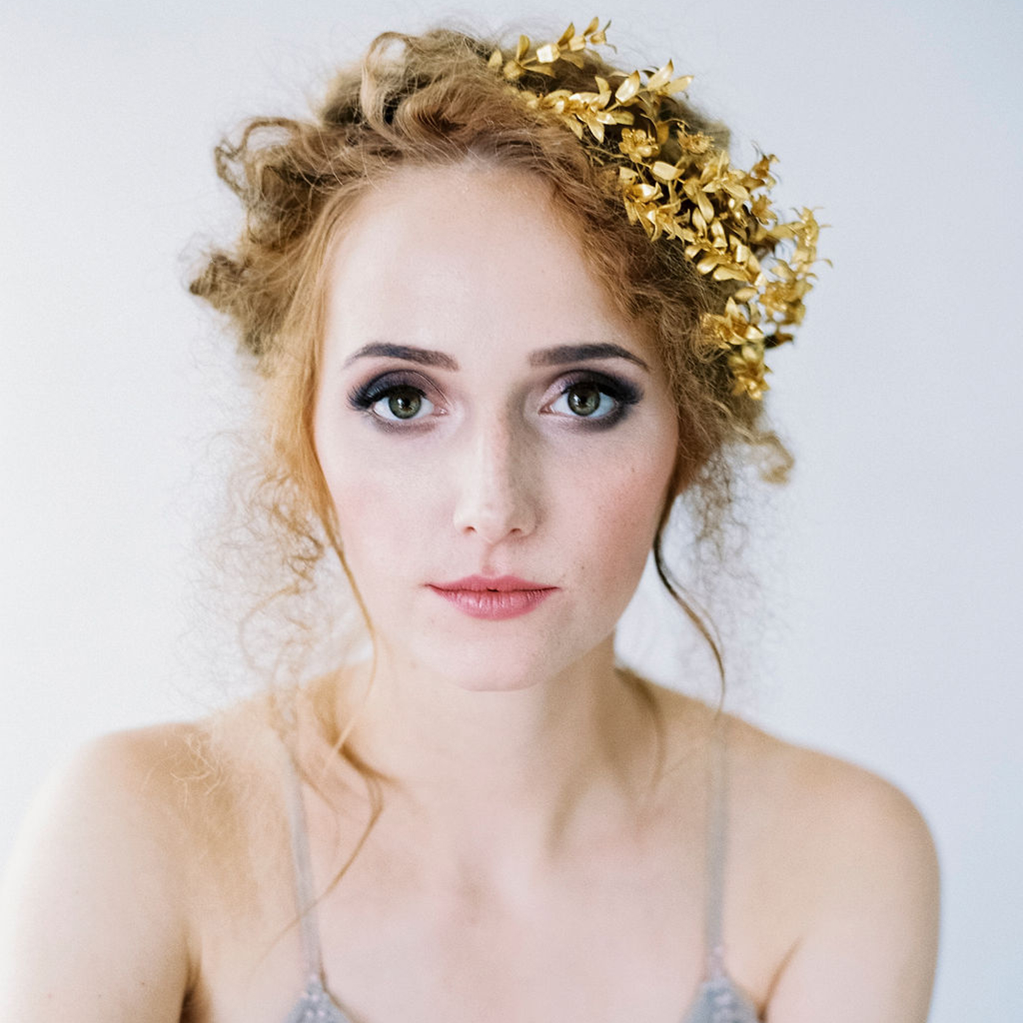 Antike vergoldete Tiara Myrthe mieten Antike vergoldete Tiara Myrthe mieten
